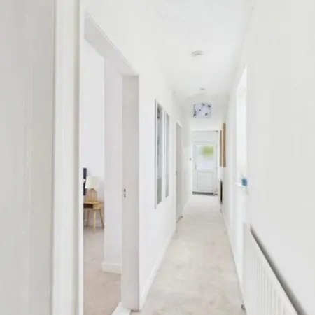 Rolis Mews 特拉莫尔